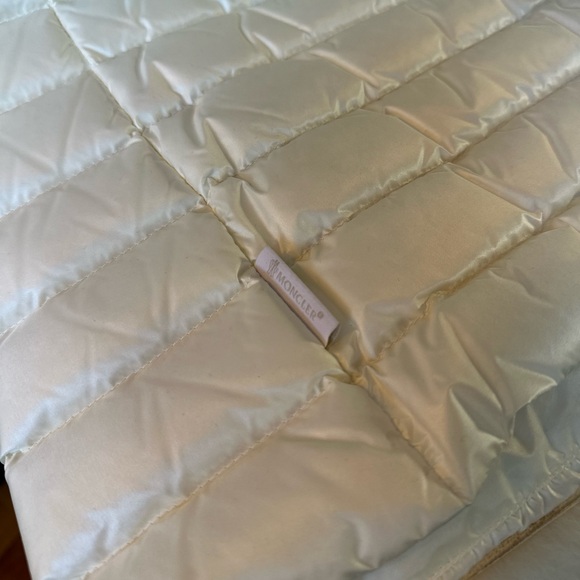 Moncler Off-White Mink Vest –Size 1 (S) | Elevate Your Look w/ Timeless Luxury 🤍 - Picture 8 of 11